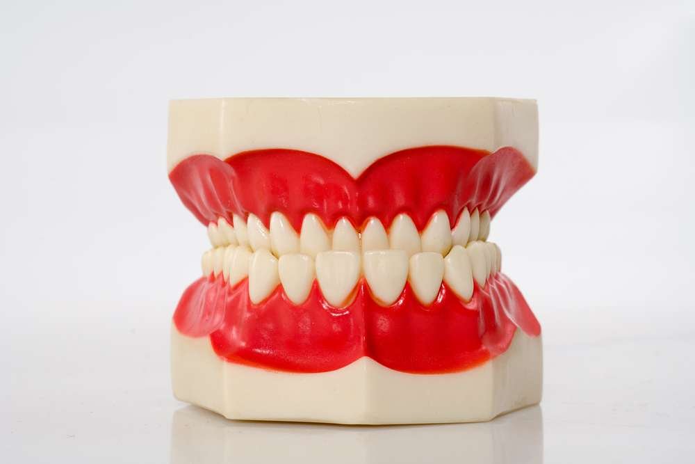 can you chew gum with dentures