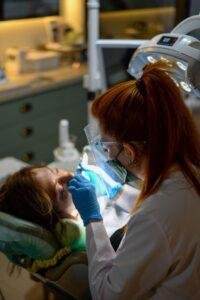 Patient discussing nighttime tooth pain with a dentist at a Richmond Hill dental clinic